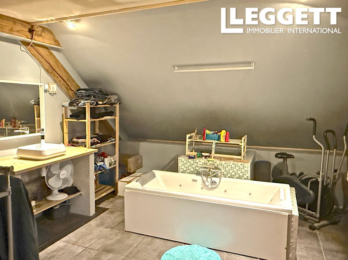 Image No.7-7 Bed House for sale