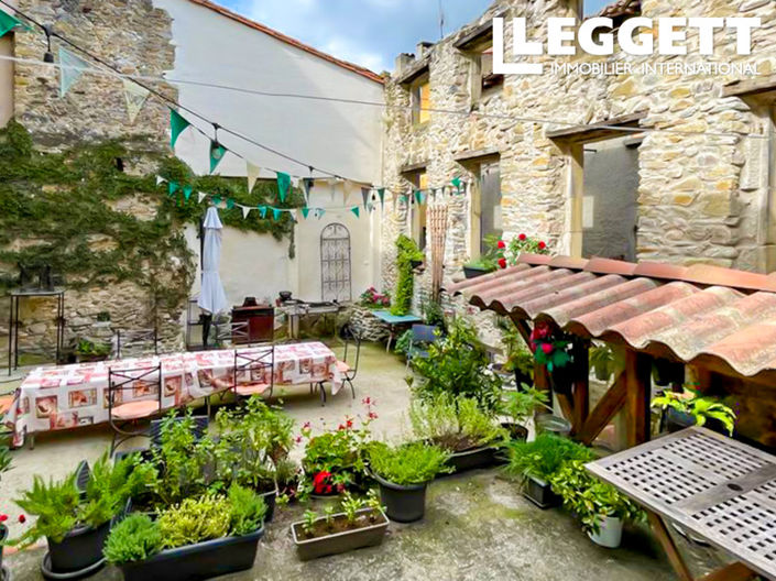 Image No.1-8 Bed House for sale
