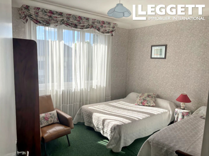 Image No.9-8 Bed House for sale