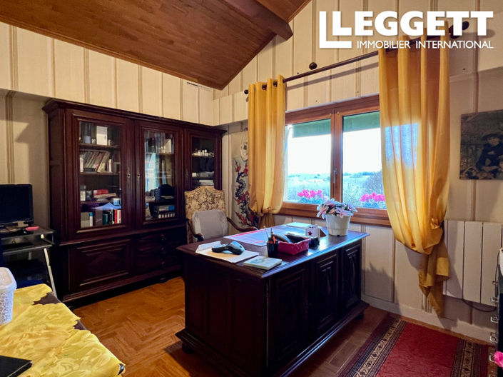 Image No.10-4 Bed House for sale