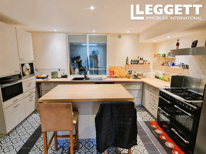 Image No.10-6 Bed House for sale