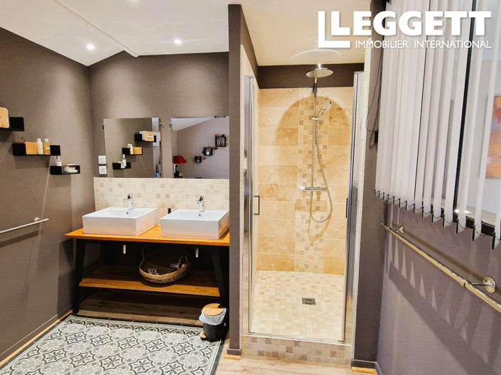 Image No.9-6 Bed House for sale