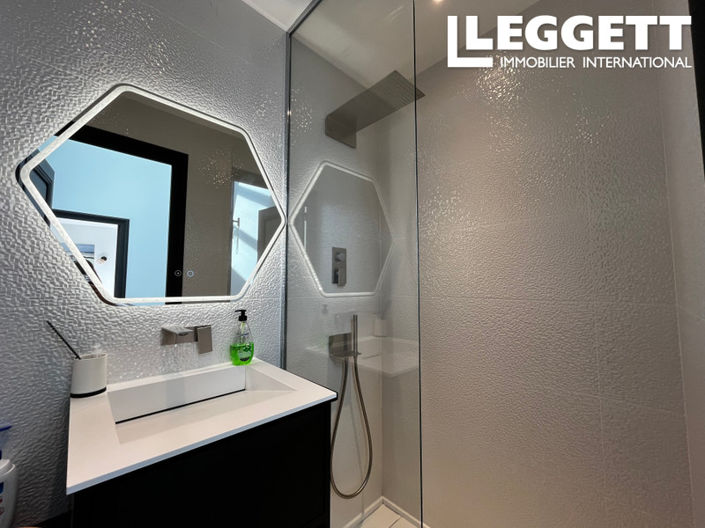 Image No.8-4 Bed House for sale