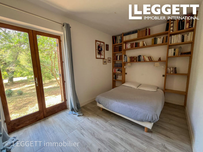 Image No.10-5 Bed House for sale