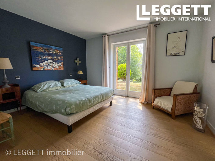 Image No.8-5 Bed House for sale