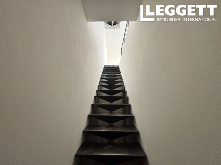 Image No.8-4 Bed House for sale