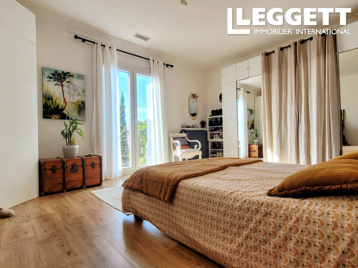 Image No.8-4 Bed House for sale