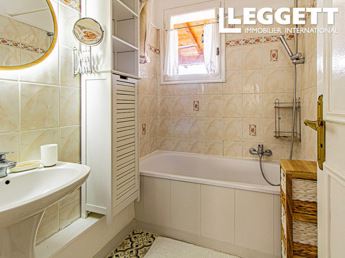 Image No.9-5 Bed House for sale