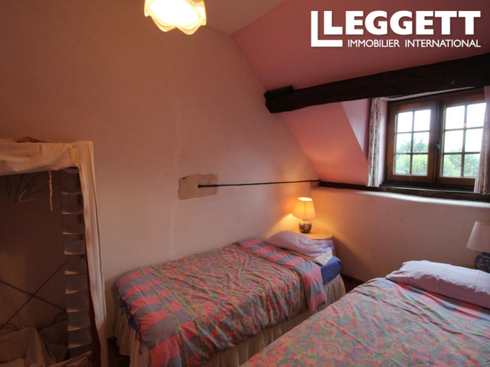 Image No.10-6 Bed House for sale