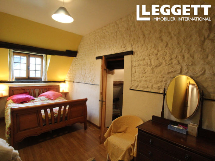 Image No.8-6 Bed House for sale