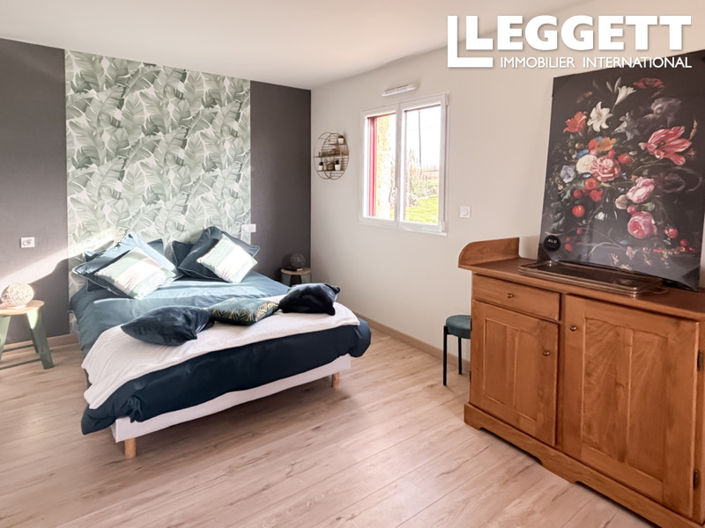 Image No.9-5 Bed House for sale