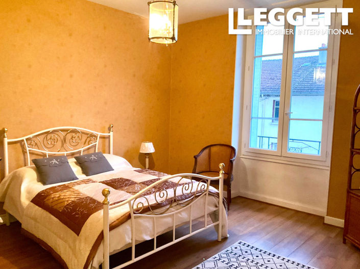 Image No.6-7 Bed House for sale