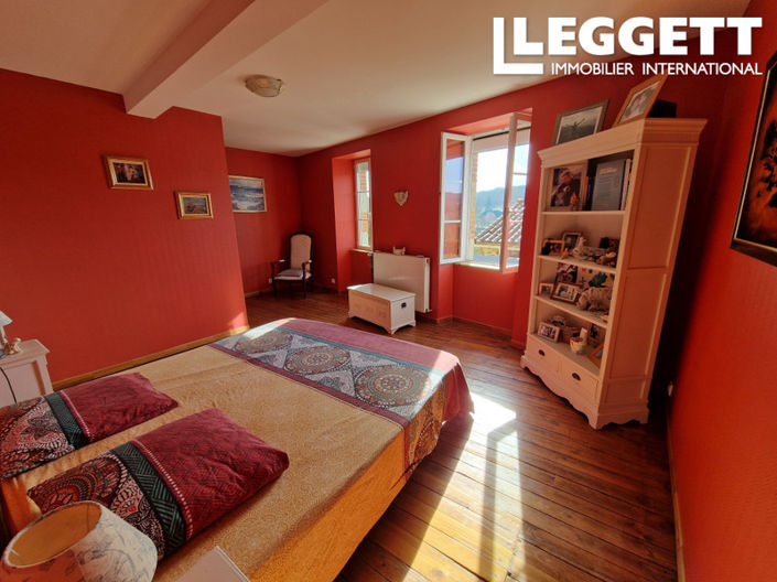 Image No.6-5 Bed House for sale