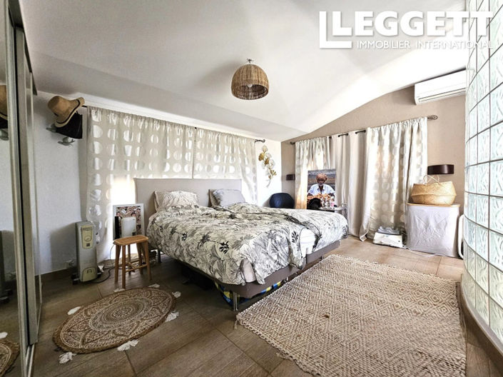 Image No.10-4 Bed House for sale