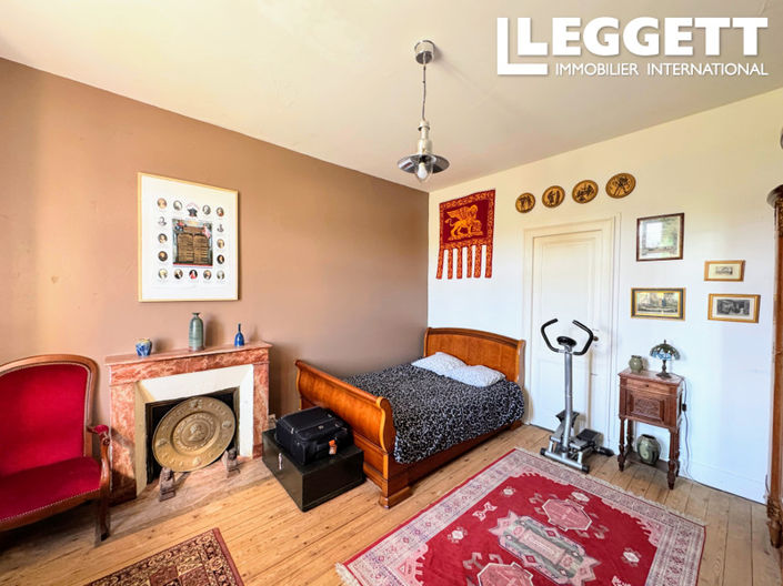 Image No.8-5 Bed House for sale