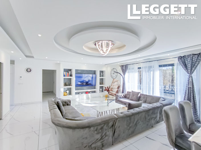 Image No.2-4 Bed House for sale