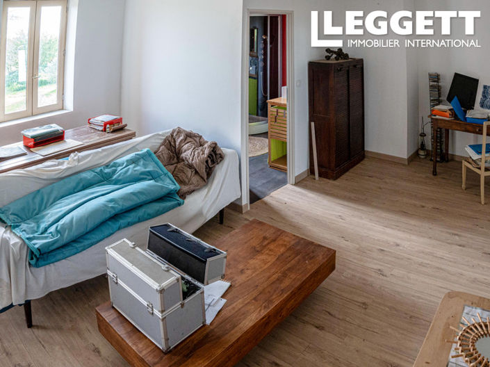 Image No.6-6 Bed House for sale