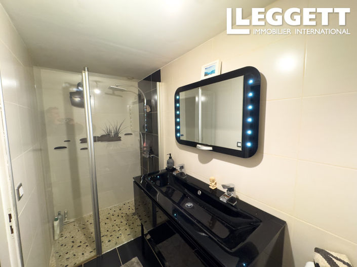 Image No.10-3 Bed House for sale