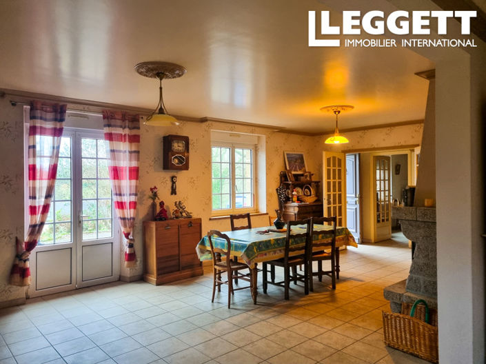 Image No.2-4 Bed House for sale