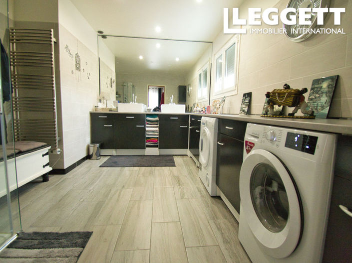 Image No.8-3 Bed House for sale