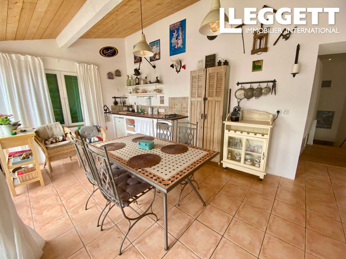 Image No.8-3 Bed House for sale