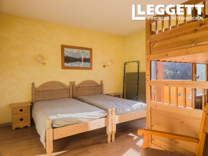 Image No.6-4 Bed House for sale