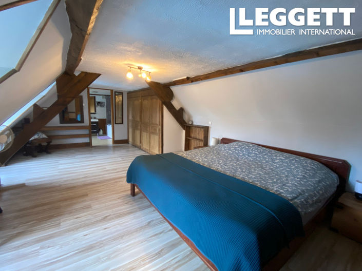 Image No.9-5 Bed House for sale