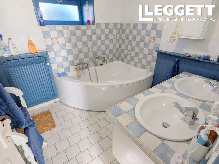 Image No.10-3 Bed House for sale