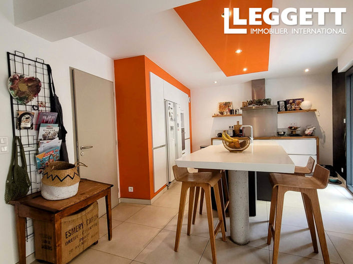 Image No.1-4 Bed House for sale