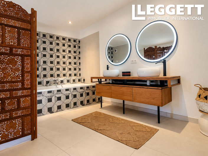 Image No.7-4 Bed House for sale