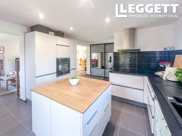 Image No.3-4 Bed House for sale