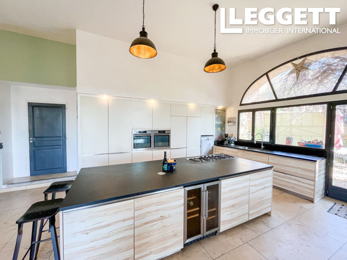 Image No.5-7 Bed House for sale