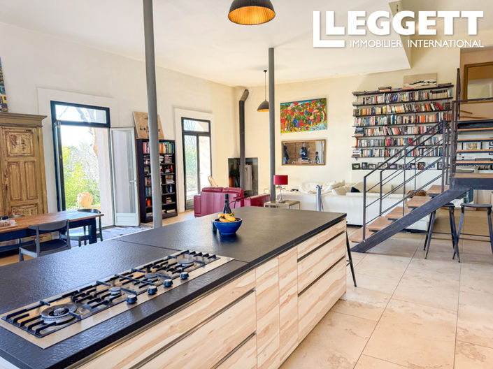 Image No.8-7 Bed House for sale