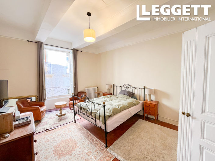 Image No.8-7 Bed House for sale