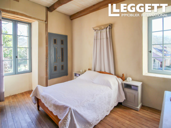 Image No.8-7 Bed Chateaux for sale