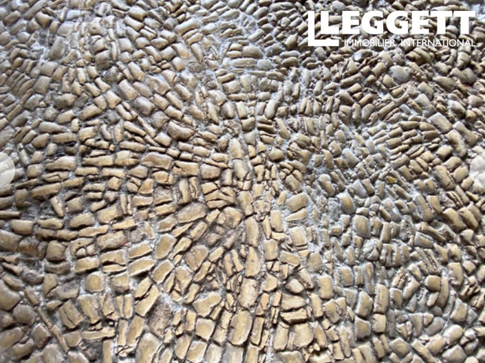 Image No.9-8 Bed House for sale