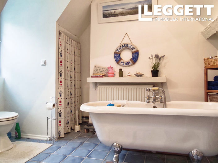 Image No.8-6 Bed House for sale