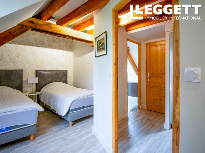 Image No.10-6 Bed House for sale