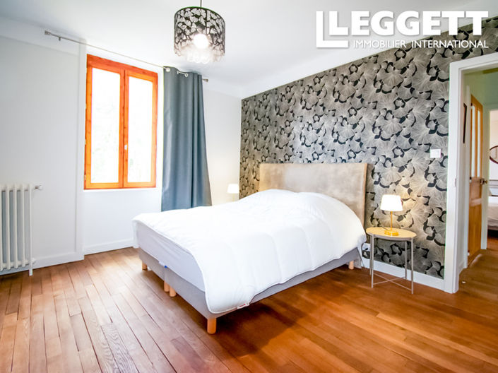 Image No.9-6 Bed House for sale