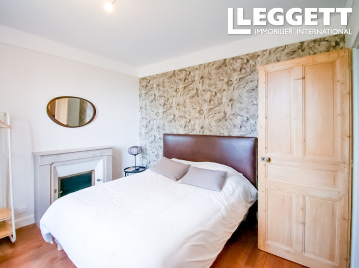 Image No.9-6 Bed House for sale