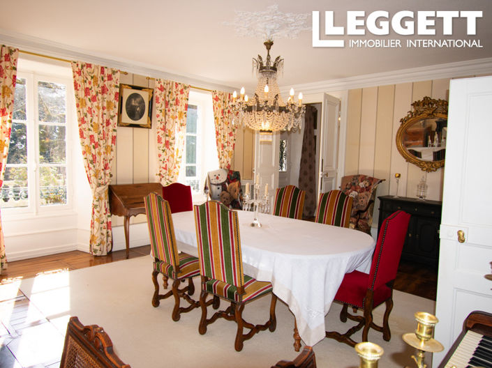 Image No.4-Châteaux de 9 chambres à vendre à Ussel