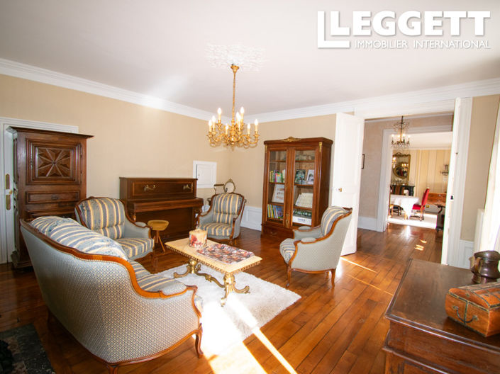 Image No.6-9 Bed Chateaux for sale