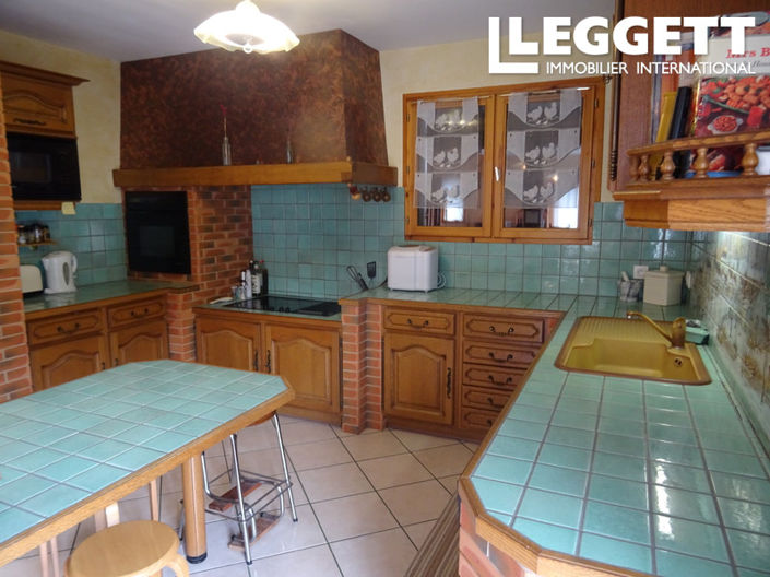 Image No.10-6 Bed House for sale