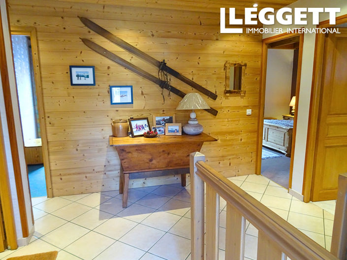 Image No.6-6 Bed House for sale