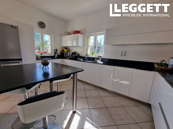 Image No.6-5 Bed House for sale