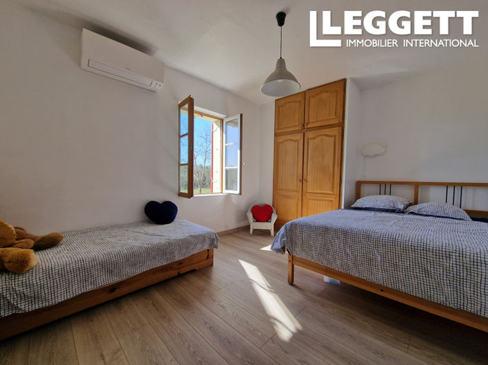 Image No.9-5 Bed House for sale