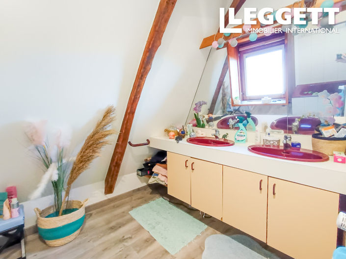 Image No.10-3 Bed House for sale