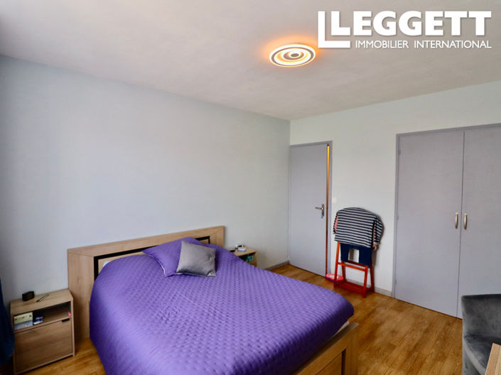 Image No.7-7 Bed House for sale