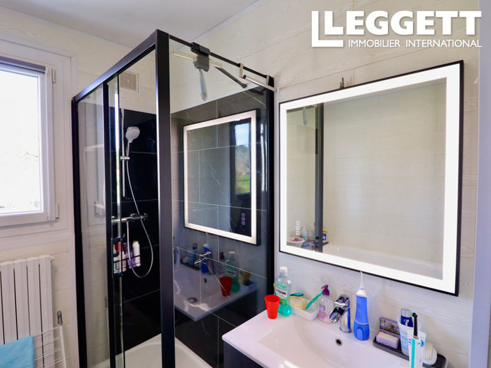 Image No.9-7 Bed House for sale