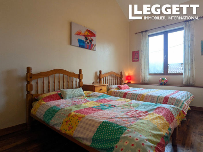 Image No.10-3 Bed House for sale